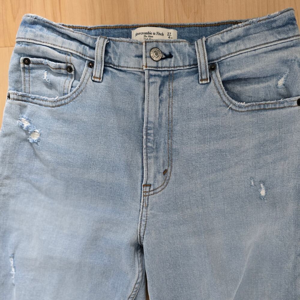 Abercrombie & Fitch The Mom High Rise Jean Light Washed Distressed 27/4 XS Short - Picture 3 of 10